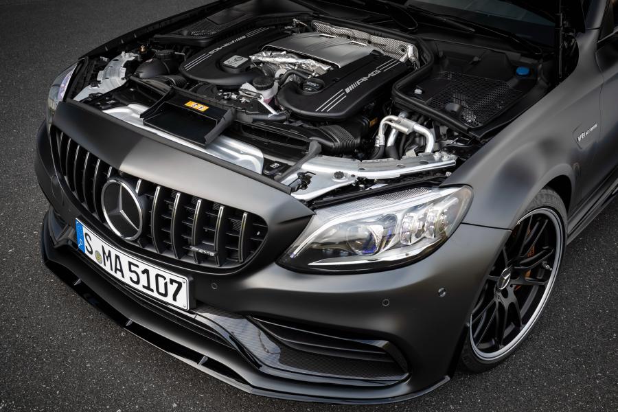 Моторный отсек Mercedes-AMG C63 S Coupe (C205) 2018 года  (WW) (фото 36 из 44)